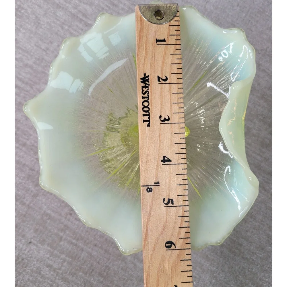 Fenton vintage vaseline
